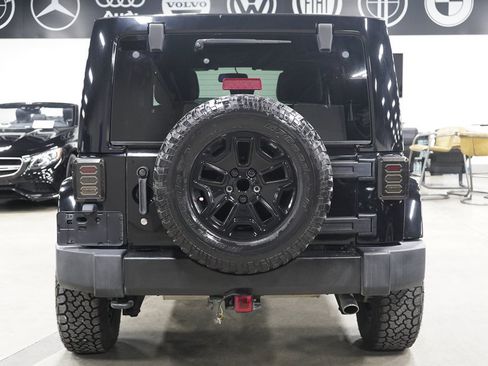 Used 2015 Jeep Wrangler Unlimited Sahara w/ Dual Top Group AWD/4WD image 4