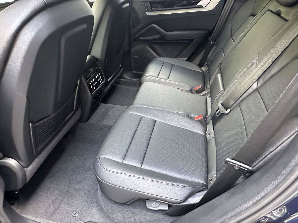 Used 2026 Porsche Cayenne AWD/4WD image 13