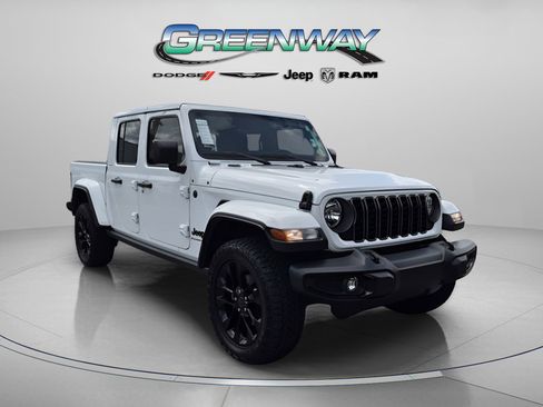 Used 2025 Jeep Gladiator Sport AWD/4WD image 1