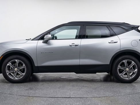 Used 2025 Chevrolet Blazer LT image 3