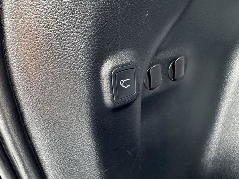 Used 2020 Jeep Cherokee Limited AWD/4WD image 39
