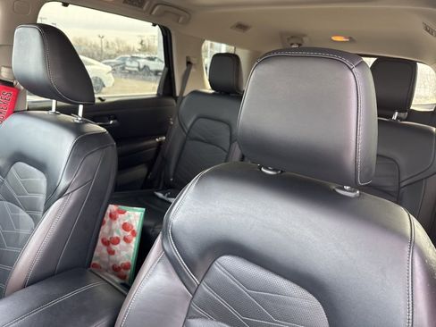 Used 2023 Nissan Pathfinder Platinum image 11