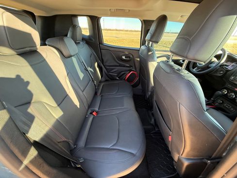 Used 2016 Jeep Renegade Trailhawk w/ Premium Trailhawk Package image 17