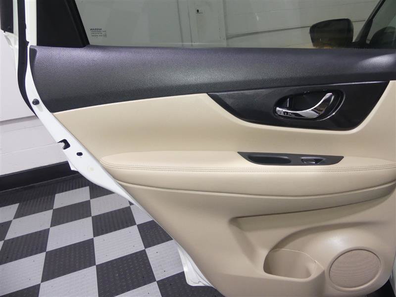 Used 2017 Nissan Rogue SV w/ SV Premium Package FWD image 25