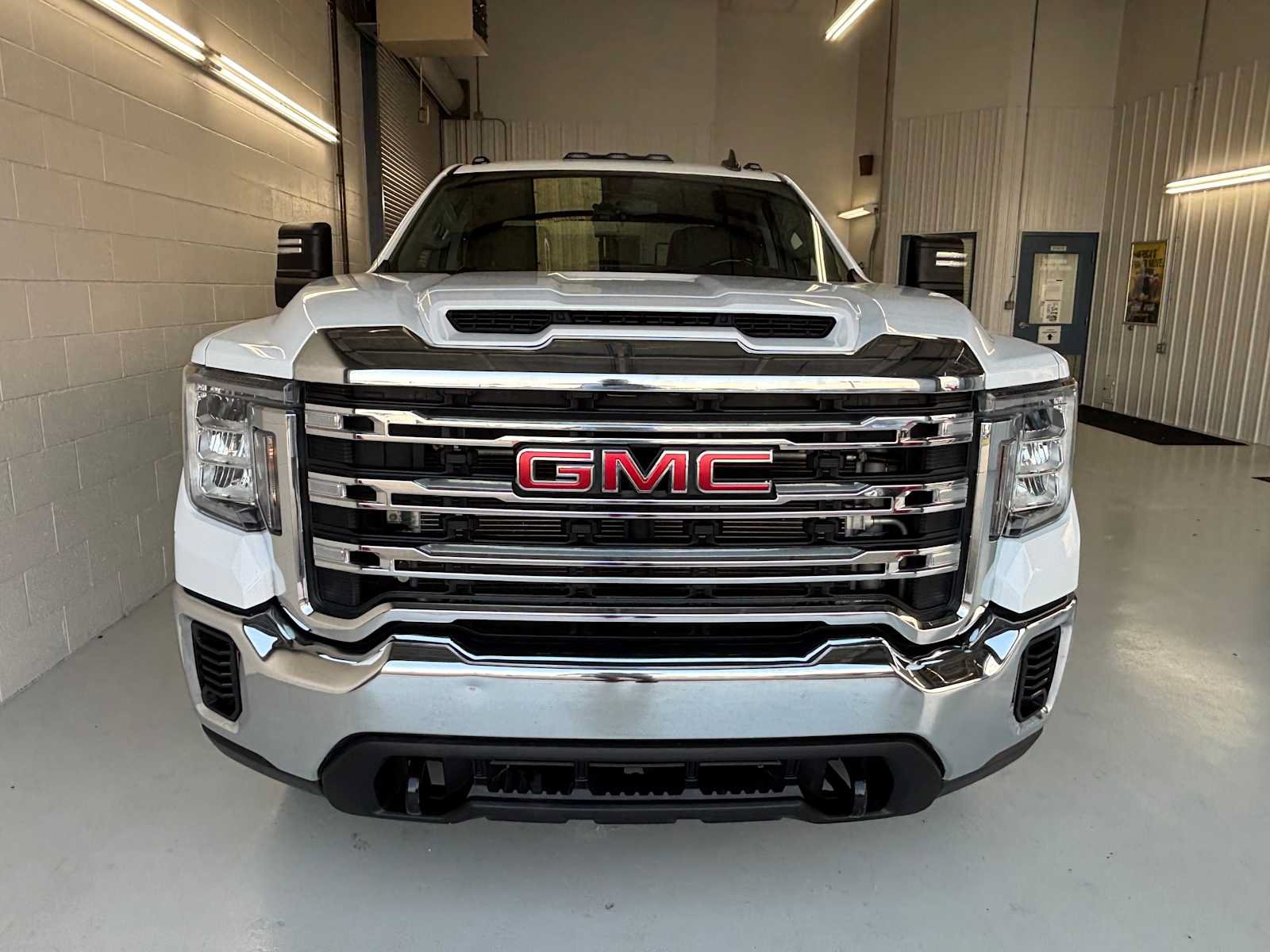 Used 2023 GMC Sierra 3500 SLE AWD/4WD image 3
