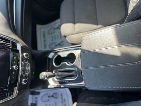 Used 2020 Chevrolet Traverse LT FWD image 13