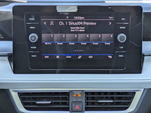 Used 2025 Volkswagen Taos SE image 18