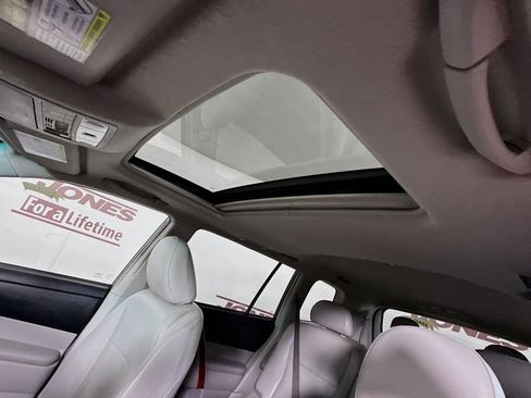Used 2011 Toyota Highlander Limited w/ Tow Pkg image 11