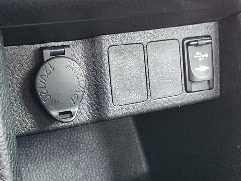 Used 2017 Toyota Corolla LE image 30