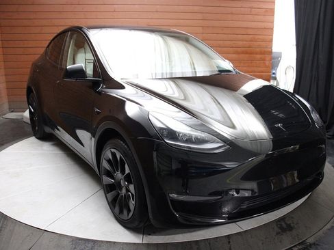 Used 2023 Tesla Model Y Long Range image 46