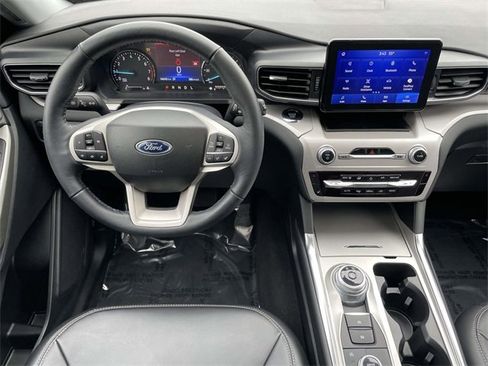 Used 2023 Ford Explorer XLT w/ Equipment Group 202A image 8