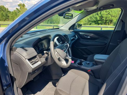 Used 2024 GMC Terrain SLE w/ Elevation Edition FWD image 12