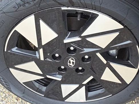 Certified 2025 Hyundai Kona SEL image 19