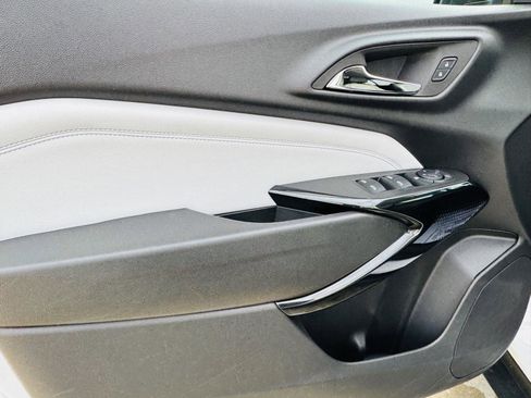 Used 2025 Chevrolet Trax LT w/ LT Convenience Package image 10