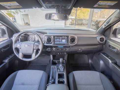 Used 2022 Toyota Tacoma TRD Off-Road image 15