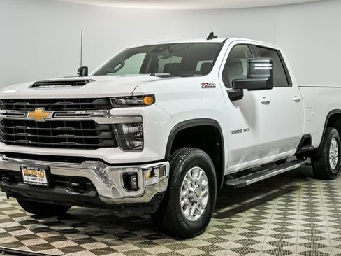 Certified 2024 Chevrolet Silverado 3500 LT w/ Convenience Package image 4