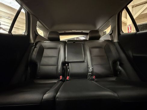 Used 2024 GMC Terrain SLT AWD/4WD image 40