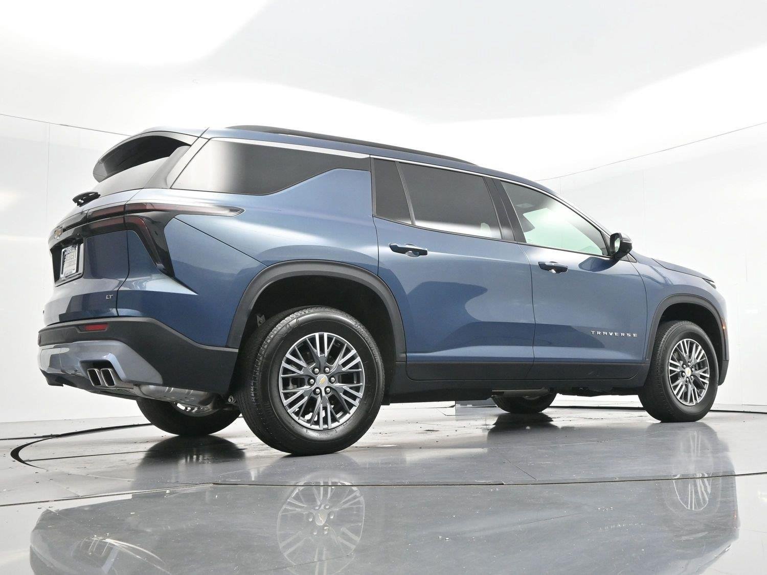 Used 2024 Chevrolet Traverse LT w/ LPO, Floor Liner Package FWD image 47