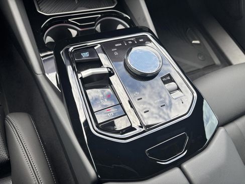 Used 2025 BMW i5 eDrive40i w/ Premium Package RWD image 13
