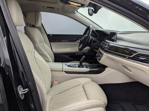 Used 2018 BMW 740i xDrive image 22