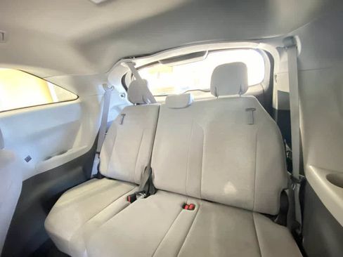 Certified 2024 Toyota Sienna LE FWD image 24