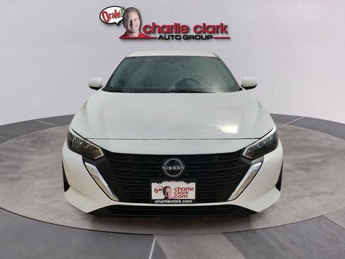 Used 2024 Nissan Sentra SV FWD image 8