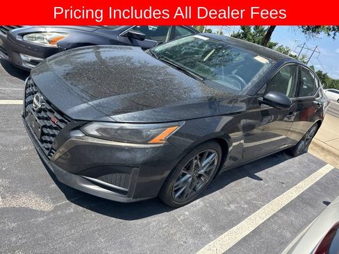 Certified 2023 Nissan Altima 2.0 SR FWD image 3