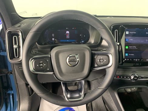 Used 2024 Volvo XC40 B5 Plus AWD/4WD image 19