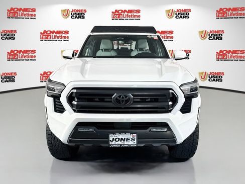 Used 2024 Toyota Tacoma SR5 AWD/4WD image 11