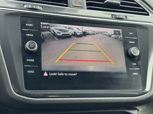 Used 2023 Volkswagen Tiguan SE image 9