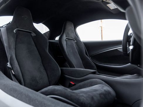 Used 2023 McLaren Artura image 33