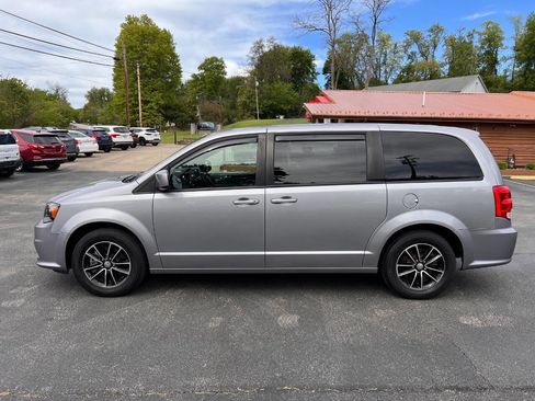 Used 2019 Dodge Grand Caravan SXT w/ Blacktop Package FWD image 8