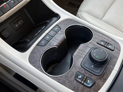 Used 2023 GMC Acadia Denali w/ Denali Ultimate Package FWD image 29