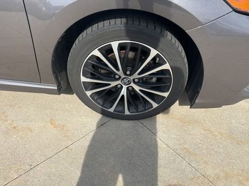 Used 2019 Toyota Camry SE image 9