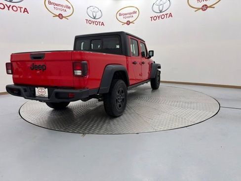 Used 2024 Jeep Gladiator Sport AWD/4WD image 8