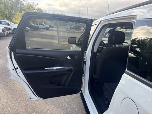 Used 2020 Dodge Journey SE w/ SE Popular Equipment Group image 16