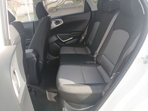 Certified 2025 Kia Soul LX w/ LX Technology Package image 21