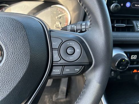 Used 2023 Toyota RAV4 XLE Premium image 20