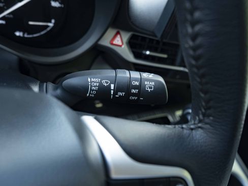 Used 2025 Toyota Sienna XLE FWD image 20