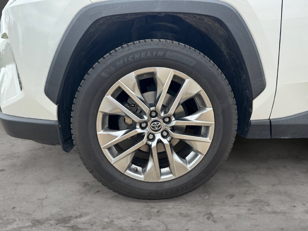Certified 2019 Toyota RAV4 XLE Premium FWD image 9