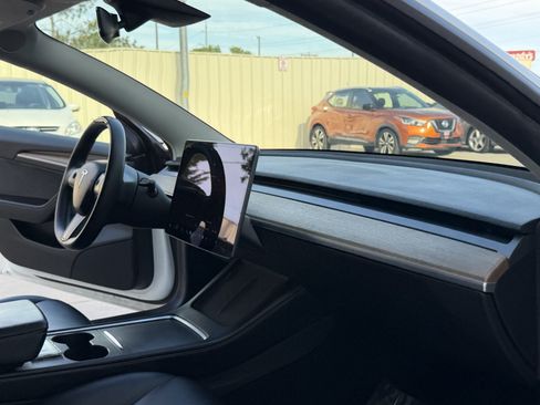 Used 2022 Tesla Model 3 Long Range AWD/4WD image 32