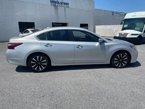 Used 2018 Nissan Altima 2.5 SV FWD image 15
