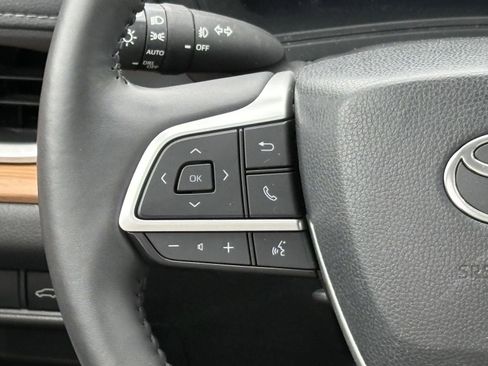Used 2024 Toyota Grand Highlander AWD image 11