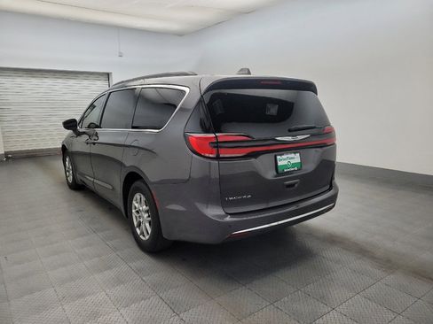 Used 2021 Chrysler Pacifica Touring FWD image 5