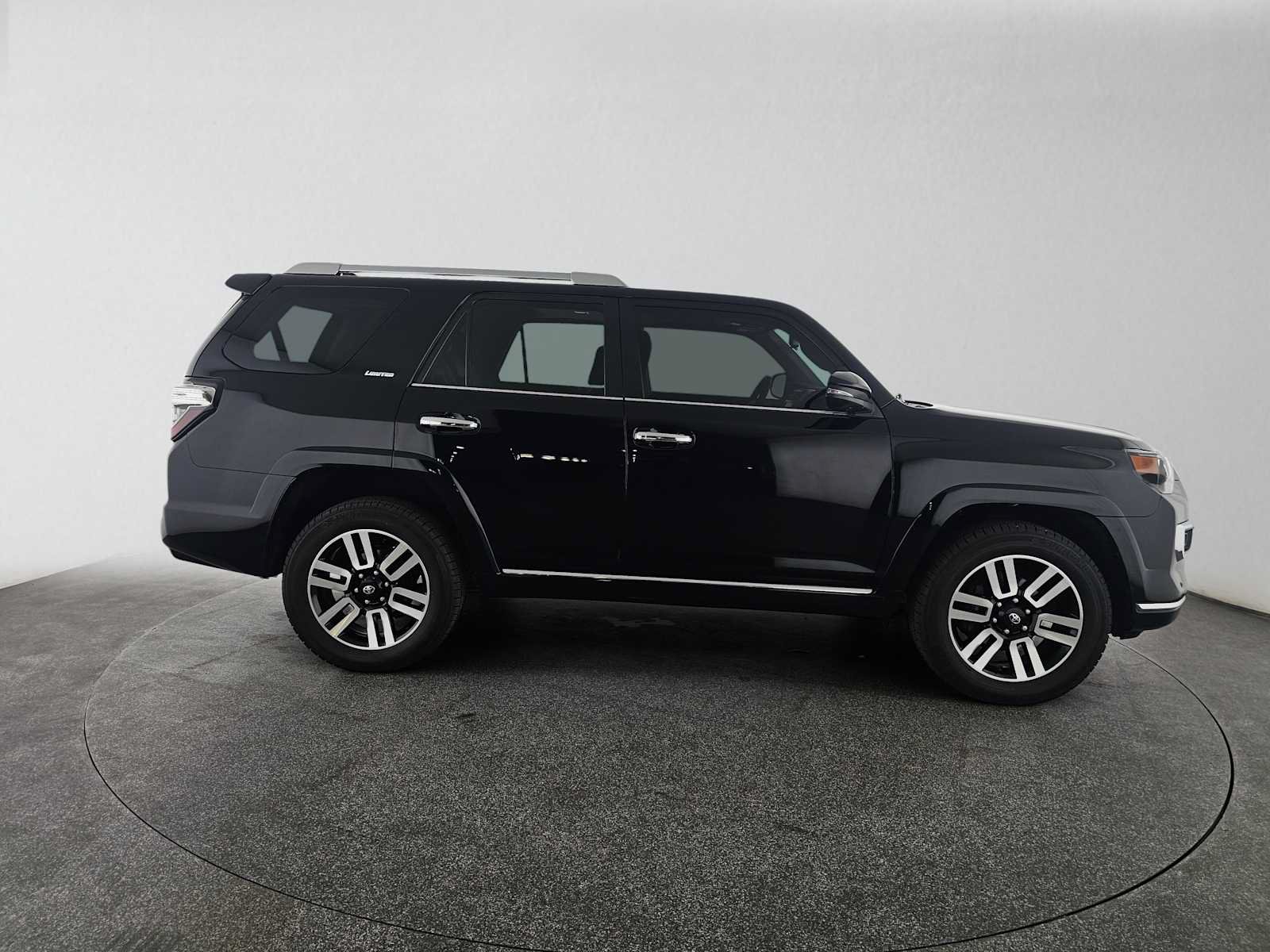 Used 2022 Toyota 4Runner Limited AWD/4WD image 2