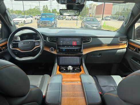 Used 2023 Jeep Grand Wagoneer Series II AWD/4WD image 9