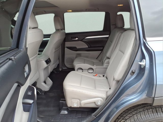 Used 2018 Toyota Highlander XLE AWD/4WD image 22