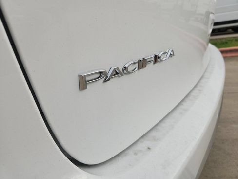 New 2027 Chrysler Pacifica Select FWD image 11