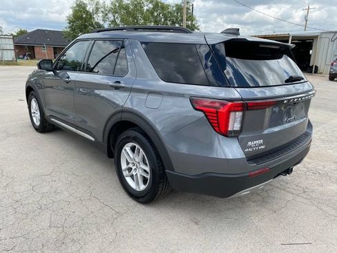 Used 2025 Ford Explorer Active w/ Active Comfort Package RWD image 4