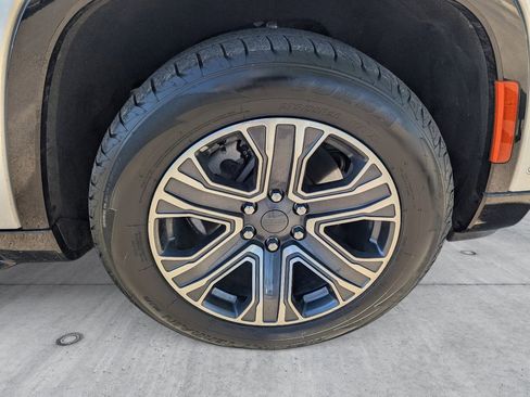 Used 2023 Jeep Wagoneer L Series II image 9